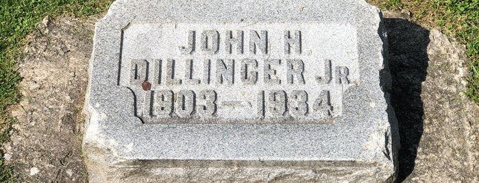 John Dillinger Gravesite is one of Weld Trail.