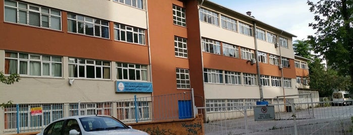 Gülen Muharrem Pakoğlu Ortaokulu is one of Tempat yang Disukai Mert.