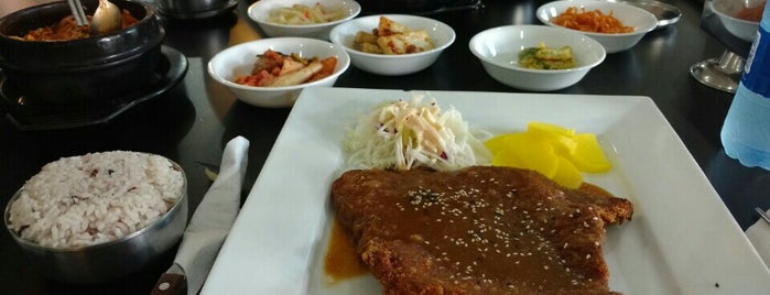 Cho Won Corean Restaurant is one of Tempat yang Disukai Antonio.