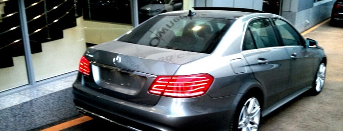 Mercedes-Benz Showroom is one of Posti che sono piaciuti a Maram.
