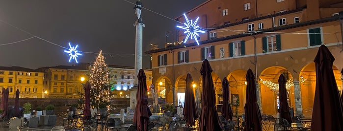 Piazza Antonio Cairoli (Piazza della Berlina) is one of Pisa romantic places for vacations in tuscany.