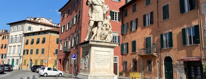 Piazza Francesco Carrara is one of Pisa romantic places for vacations in tuscany.