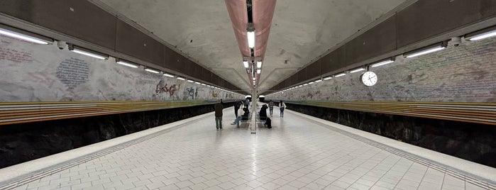 Rissne T-bana is one of Stockholm T-Bana (Tunnelbana/Metro/U-Bahn).