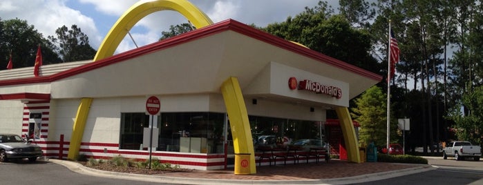 McDonald's is one of Locais curtidos por All About You Entertainment.