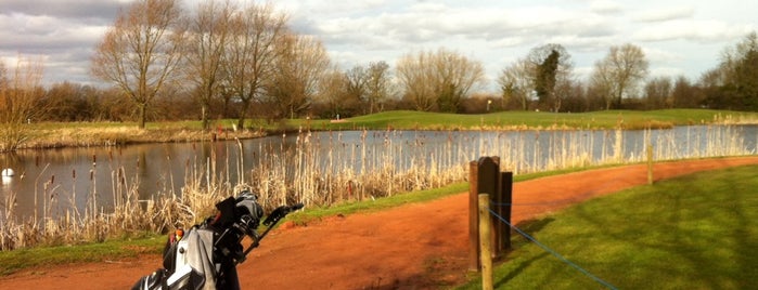 The Nottinghamshire Golf & Country Club is one of Lugares favoritos de Tristan.