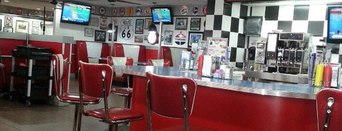 Max's Highway Diner is one of สถานที่ที่ J ถูกใจ.