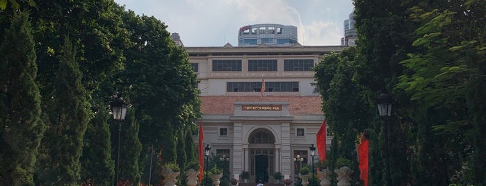 Thư Viện Quốc Gia Việt Nam is one of Public.