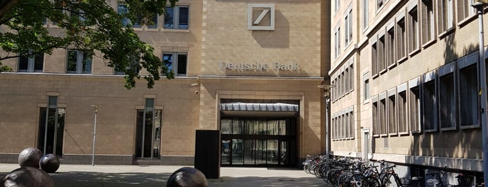 Deutsche Bank is one of Mart!n'ın Beğendiği Mekanlar.