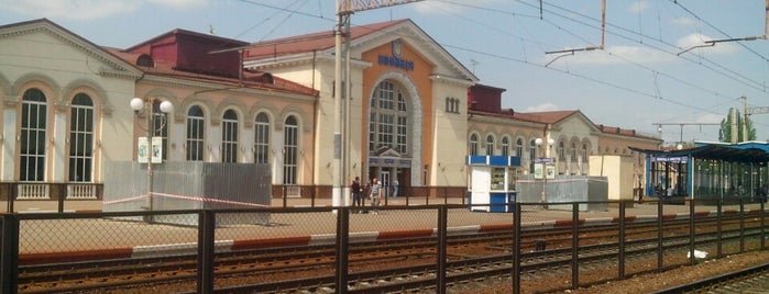 Залізничний вокзал "Хмільник" is one of Залізничні вокзали України.