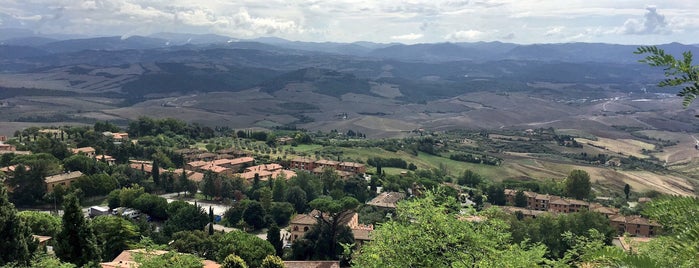 Piazza Martiri Della Libertà is one of Tuscany.