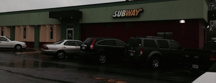 Subway is one of Lugares favoritos de Latonia.