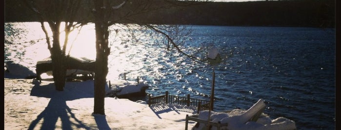 Wallum Lake is one of Lugares favoritos de Brian.