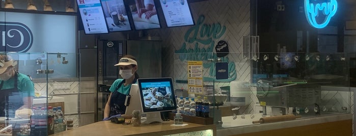 Cinnabon is one of Вкусно в Киеве.