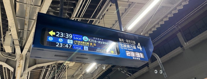 Ayase Station is one of 準急(Semi Exp.)  [小田急線/千代田線/常磐線].