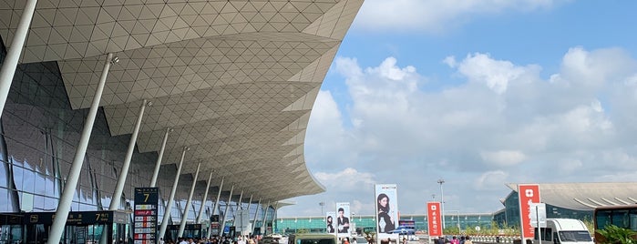 Shenyang Taoxian International Airport (SHE) is one of 瀋陽.