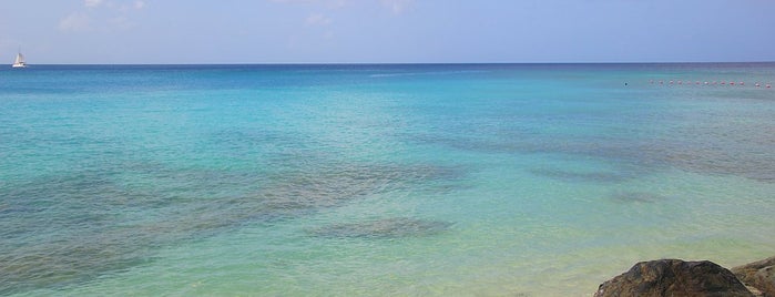 Holetown Beach is one of Barbados Child-Friendly Beaches.