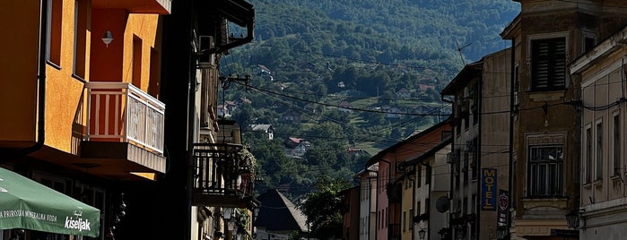 Travnik Kale is one of Tempat yang Disukai Carl.