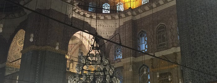 Mesquita Yeni is one of Locais curtidos por Carl.