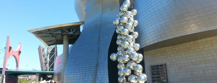 Explanada del Museo Guggenheim is one of País Vasco.