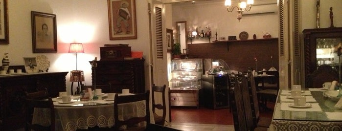 Zuila Cafe is one of Tempat yang Disukai Marina.