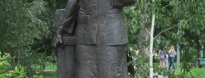 Памятник А. Ларионовой is one of Принципиально игнорируемые места.