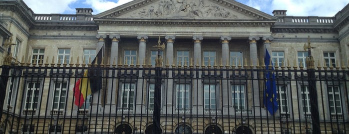 Belgian Federal Parliament (Federaal Parlement van België) is one of Lieux Courants.