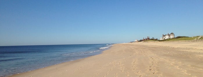 Little Plains Beach is one of Lugares guardados de Monica.