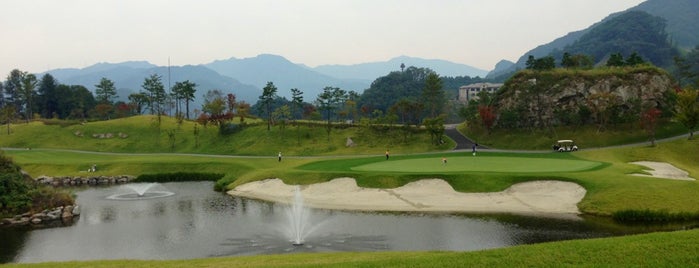 Lee & Lee Country Club is one of Tempat yang Disukai EunKyu.