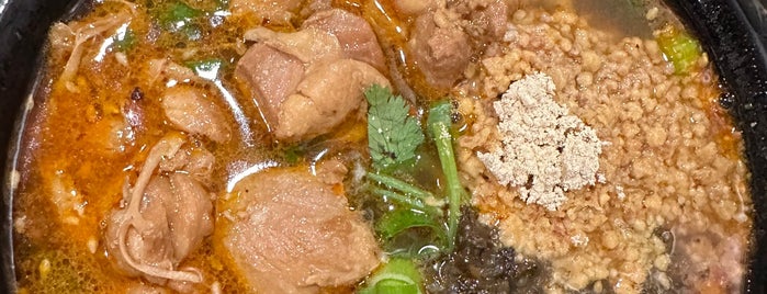 Super Taste (百味蘭州拉面) is one of Chinatown.