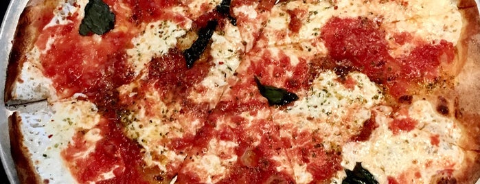 Juliana’s Pizza is one of Nate : понравившиеся места.