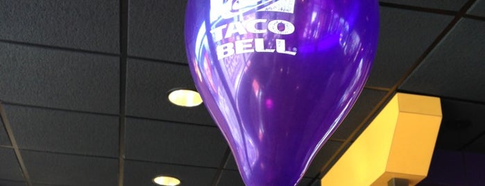 Taco Bell is one of Davidさんのお気に入りスポット.
