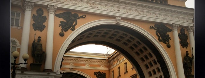 Edificio del Estado Mayor is one of Saint Petersburg by Locals.