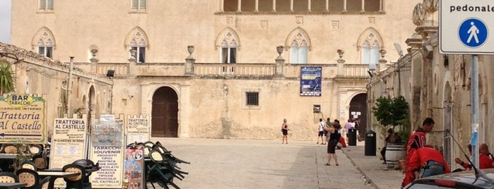 Castello di Donnafugata is one of สถานที่ที่ Andrea ถูกใจ.