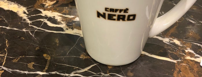 Caffè Nero is one of สถานที่ที่ Jennifer ถูกใจ.