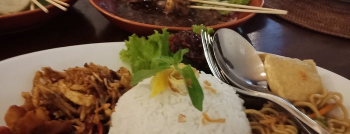 Nona Manis Coffee And Eatery is one of Eating around Surabaya.