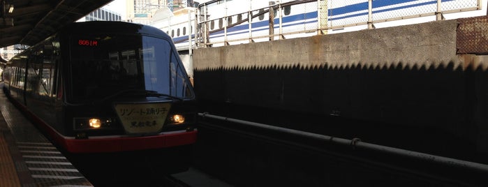 JR Platforms 1-2 is one of 東京～♪(￣0￣)/.