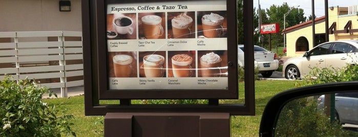 Starbucks is one of Tempat yang Disukai Matthew.