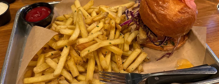 Tipsy Cow Burger Bar is one of Redmond.
