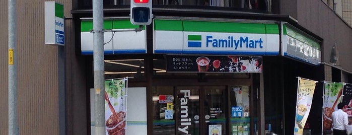 ファミリーマート 札幌北1条西20丁目店 is one of petitcurryさんのお気に入りスポット.