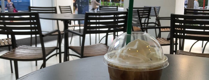 Starbucks is one of 中央区のスタバ.
