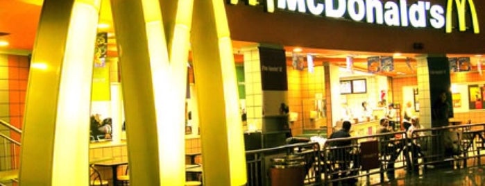 McDonald's is one of Tempat yang Disimpan Carlos.