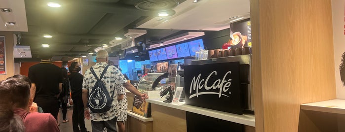 McDonald's & McCafé is one of 新嘉坡.