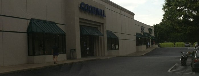 Goodwill is one of Lieux sauvegardés par Dee.