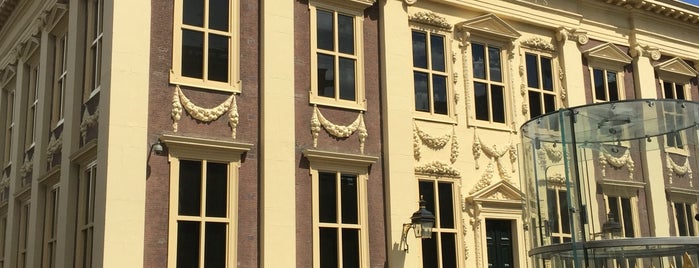 Mauritshuis is one of Den haag gallerie en art museum.