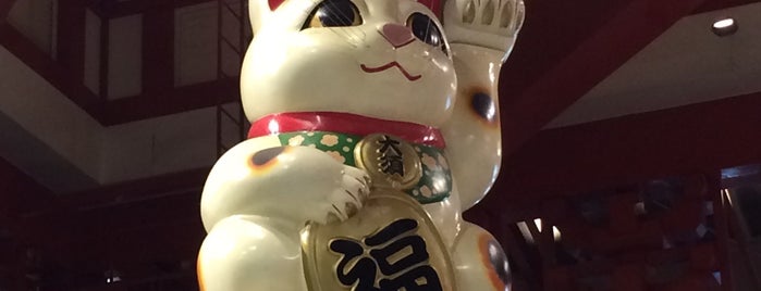 Giant Maneki Neko Cat is one of パブリックアート.