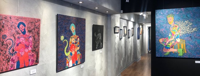 La Visione Art Gallery is one of Locais curtidos por Aydin.