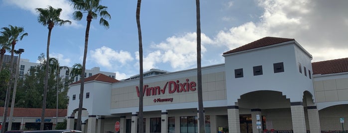 Winn-Dixie is one of Angie 님이 좋아한 장소.