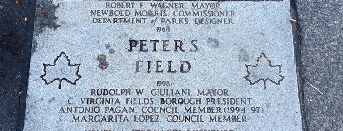 Peter's Field is one of สถานที่ที่ P. ถูกใจ.