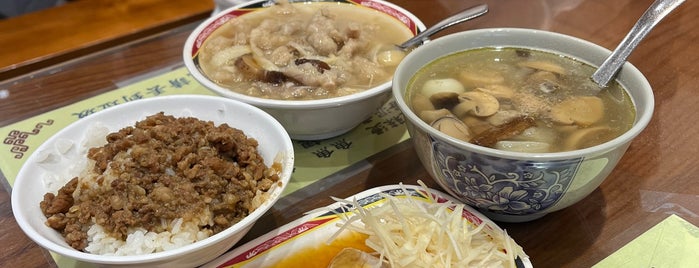 圓環三元號魯肉飯 is one of Foods in Taiwan.
