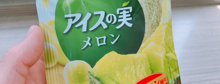 7-Eleven is one of Trevorさんのお気に入りスポット.